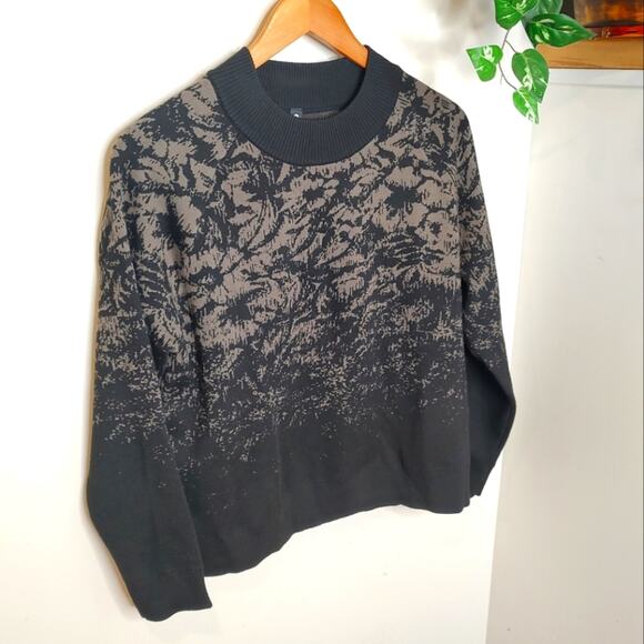 Athleta Knit Jacquard Crew Sweater in Frosted Floral Charcoal Grey Size Medium - Picture 4 of 12